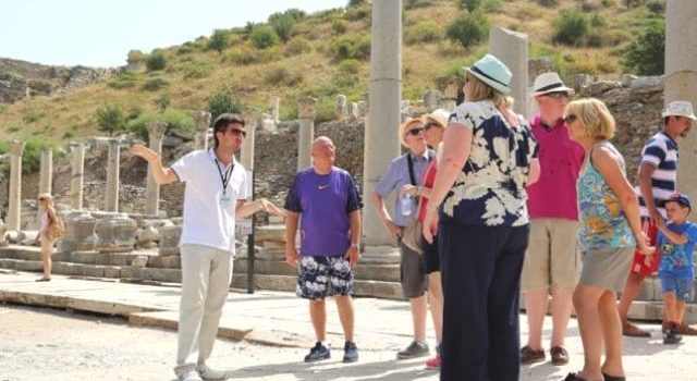 Turist Rehberliği Meslek Kanunu yayımlandı: Turist Rehberinde ne gibi şartlar aranıyor?